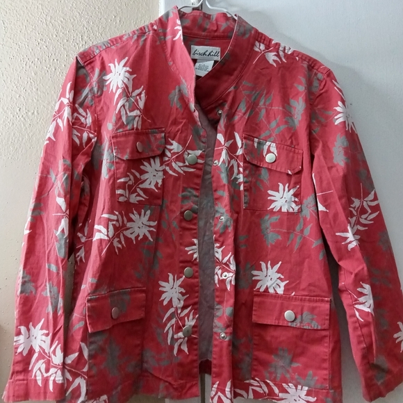 Chic Red Floral Utility Jacket - Picture 5 of 6